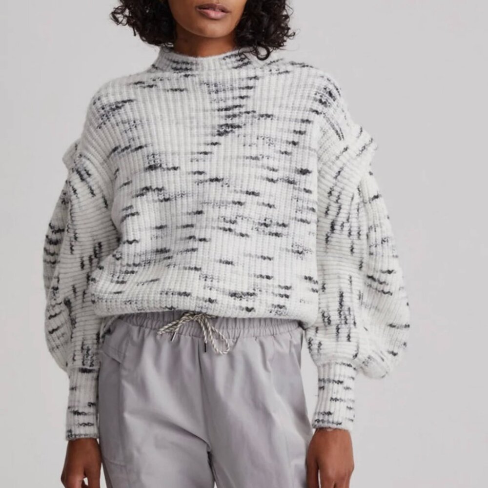 Belgrave Knit in Egret Charcoal